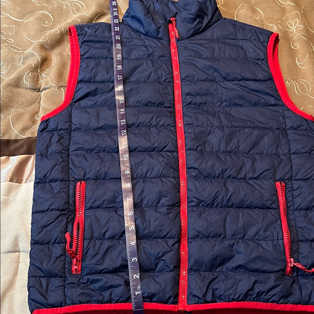 32 Degrees Down Vest - Boys M (10/12) - Navy Blue and Red Lightweight Puffer - Picture 9 of 10